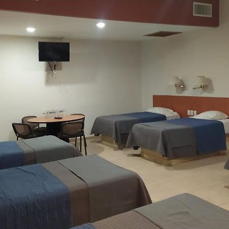 Cypres Hotel & Suites Запопан Екстериор снимка