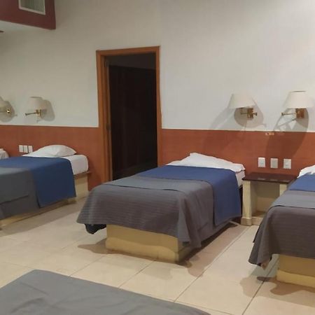 Cypres Hotel & Suites Запопан Екстериор снимка