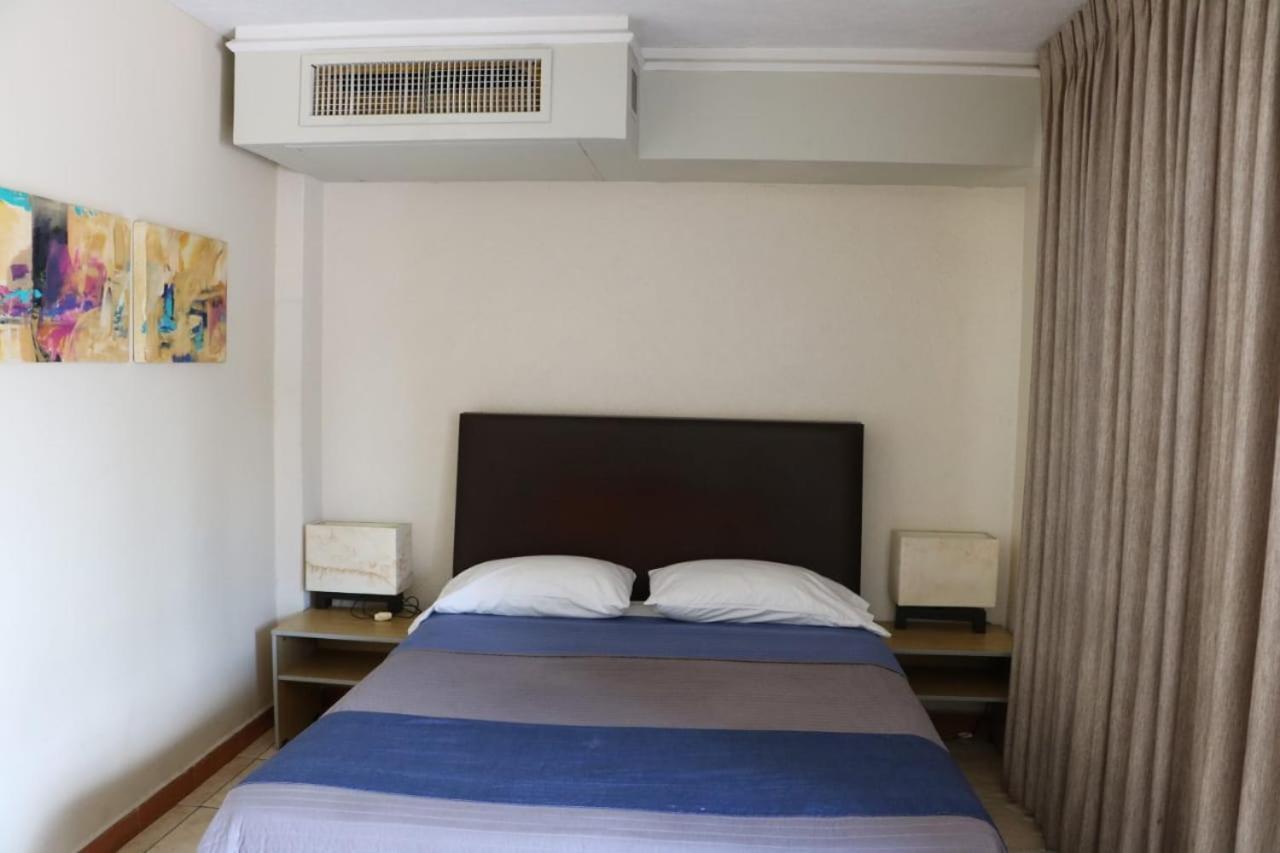 Cypres Hotel & Suites Запопан Екстериор снимка