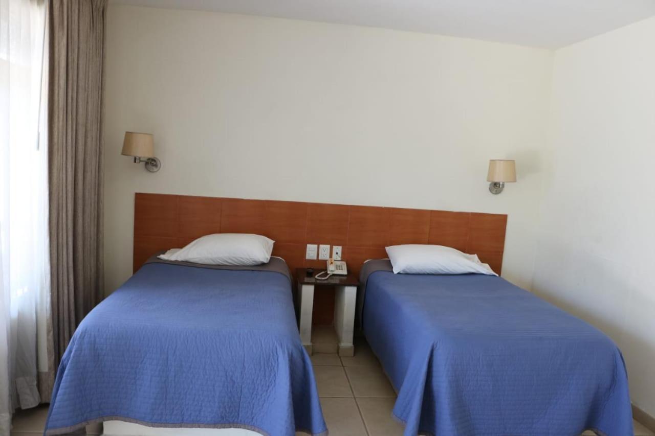 Cypres Hotel & Suites Запопан Екстериор снимка
