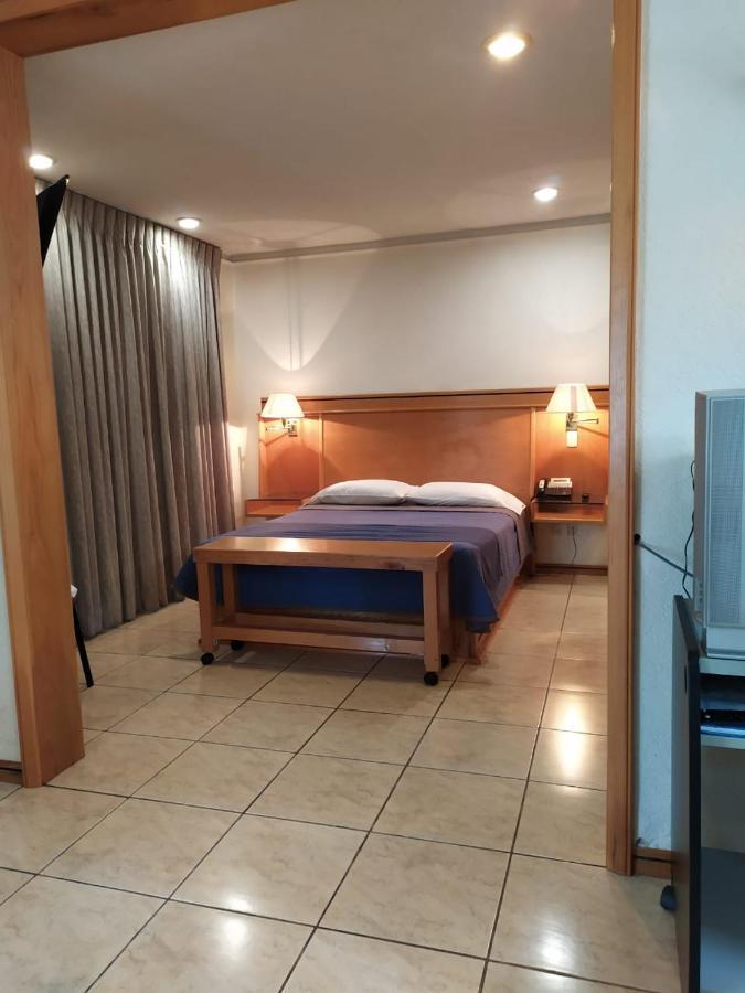 Cypres Hotel & Suites Запопан Екстериор снимка