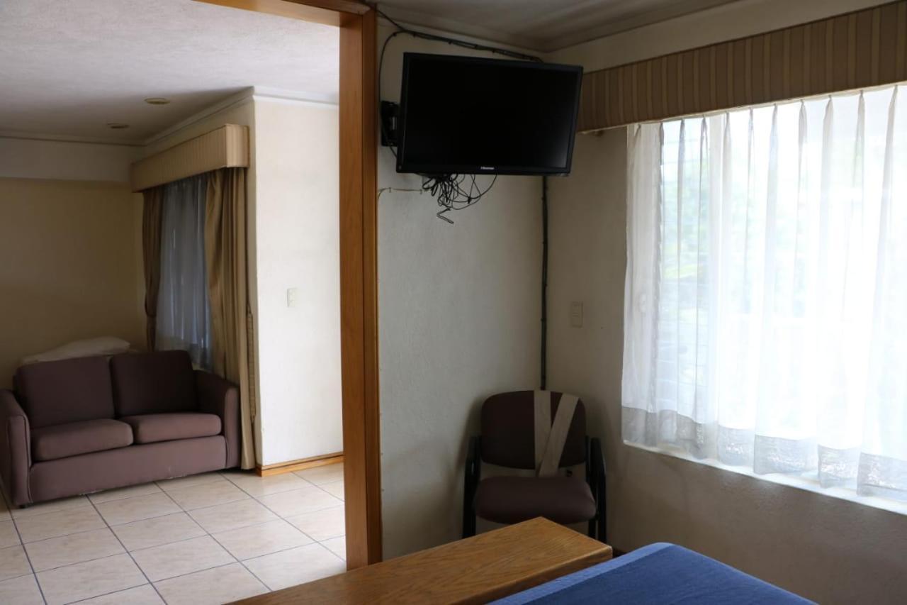Cypres Hotel & Suites Запопан Екстериор снимка