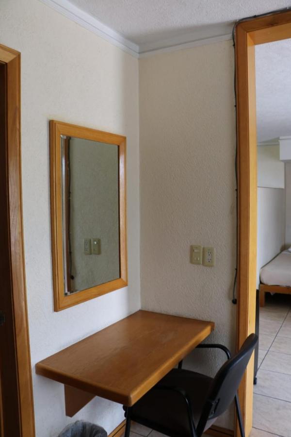 Cypres Hotel & Suites Запопан Екстериор снимка