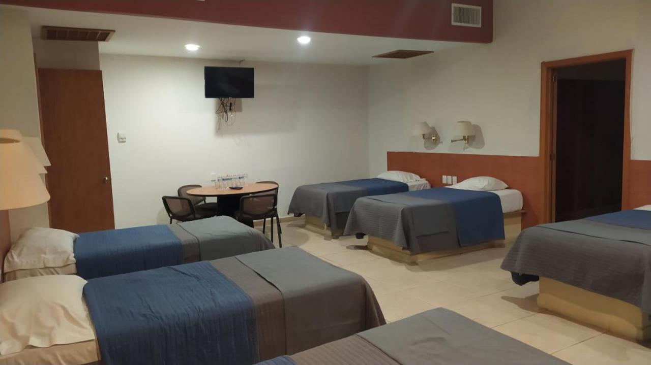 Cypres Hotel & Suites Запопан Екстериор снимка