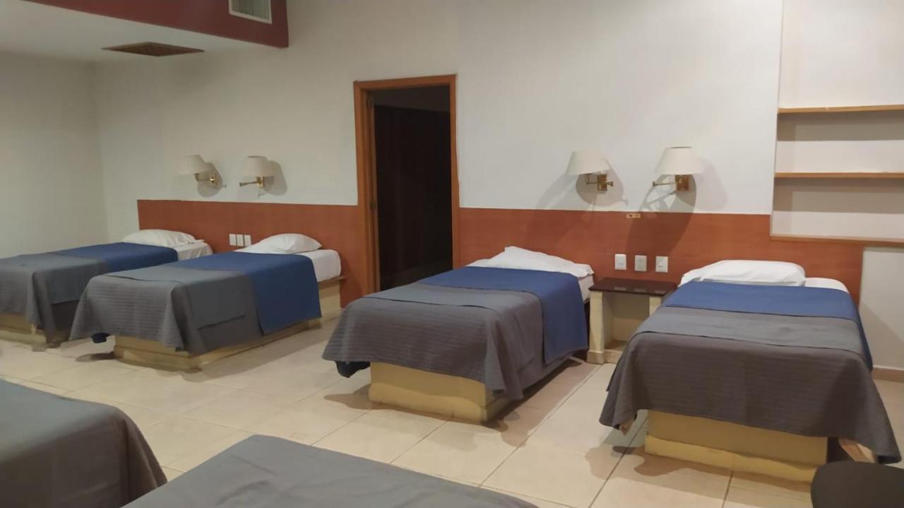 Cypres Hotel & Suites Запопан Екстериор снимка