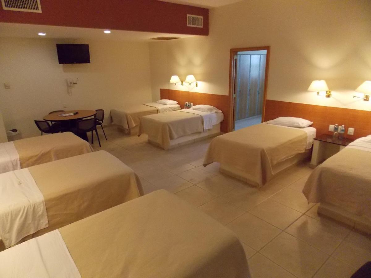 Cypres Hotel & Suites Запопан Екстериор снимка