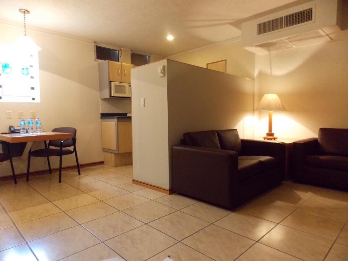 Cypres Hotel & Suites Запопан Екстериор снимка