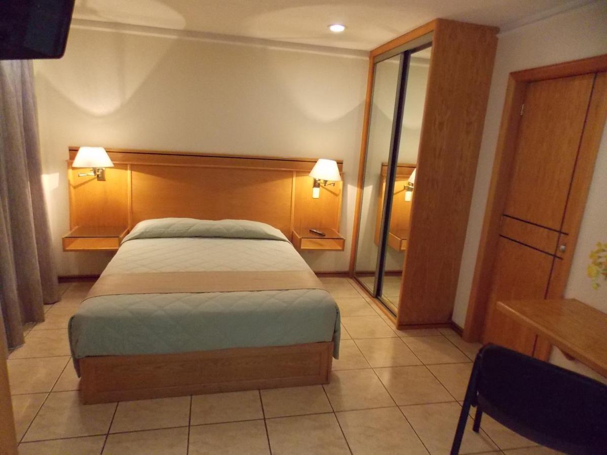Cypres Hotel & Suites Запопан Екстериор снимка