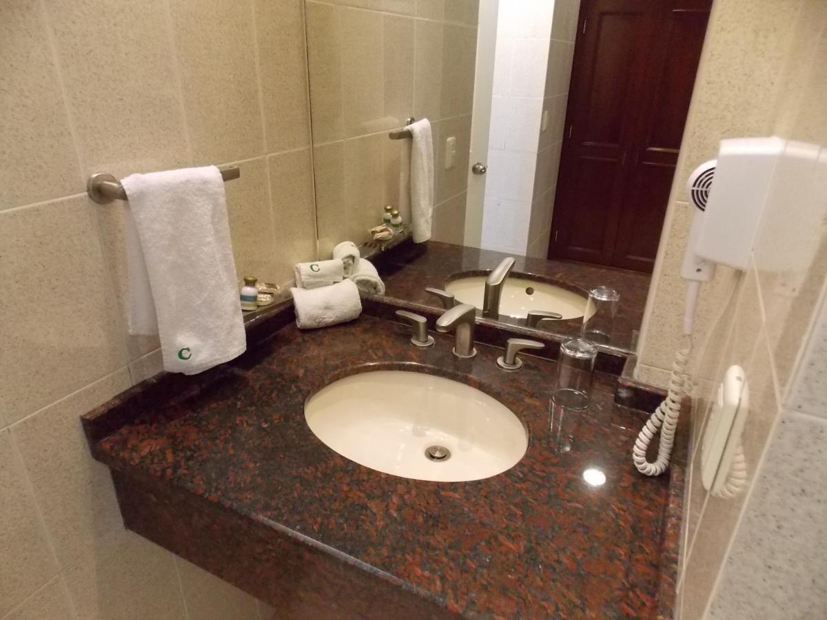 Cypres Hotel & Suites Запопан Екстериор снимка